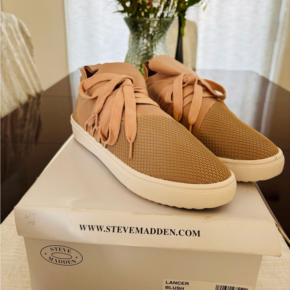 Steve Madden Lancer Slip-On Sneakers in Tan Blush Women Shoes size 9 Beige New